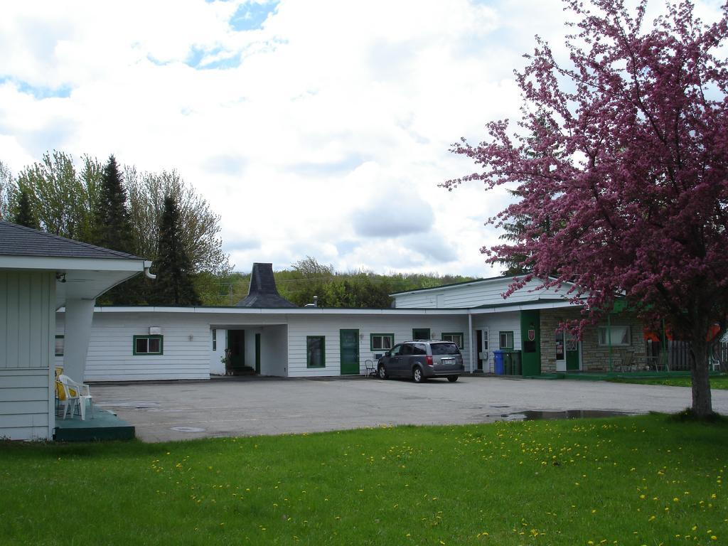 Motel Belair Rigaud Екстериор снимка